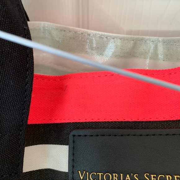 Large Victoria’s Secret bag - Picture 5 of 6